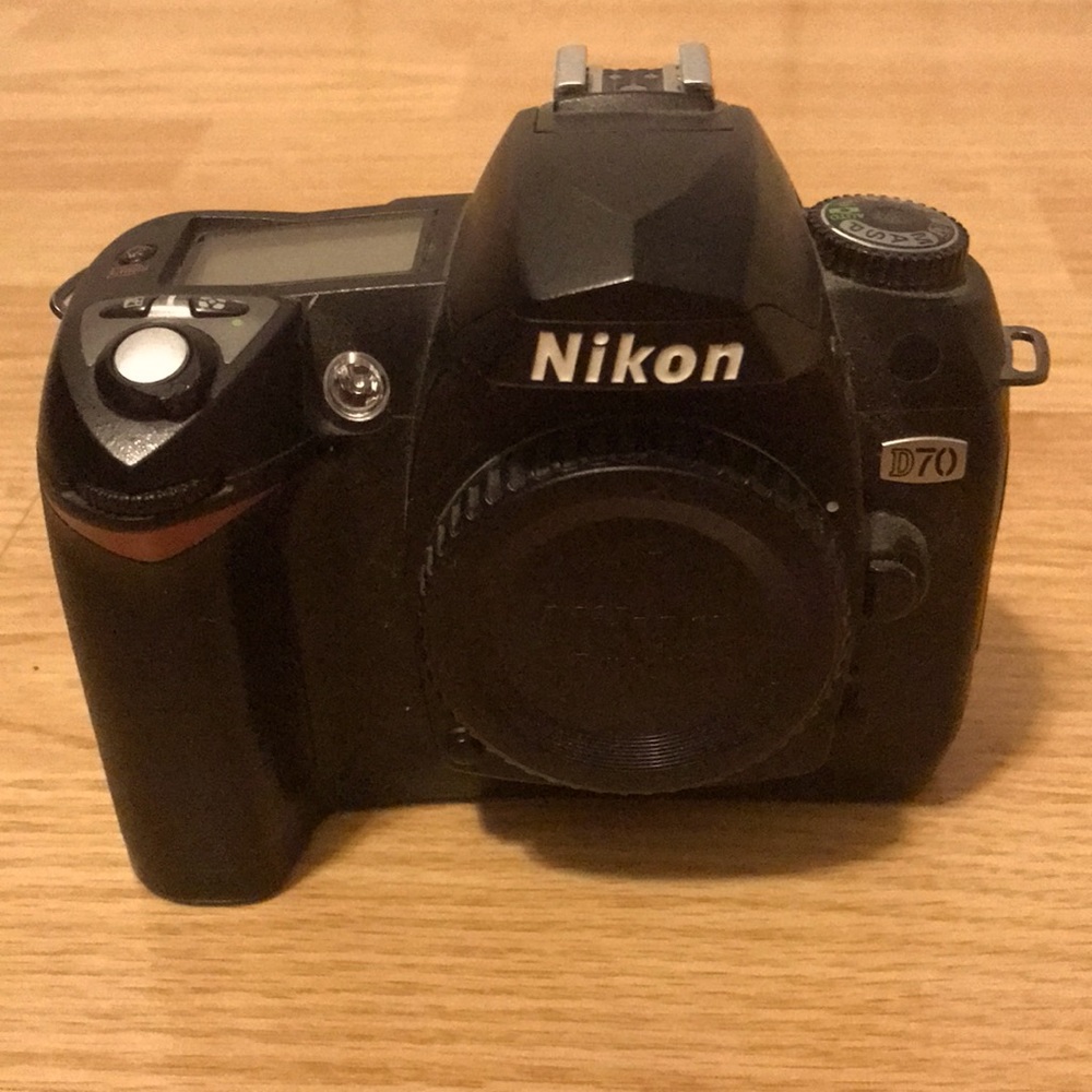 NIKON D70 Body only, no battery, no charger.